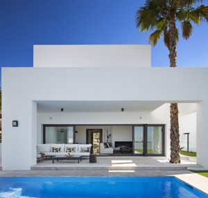 CONTEMPORARY VILLA - Frontline golf and sea views